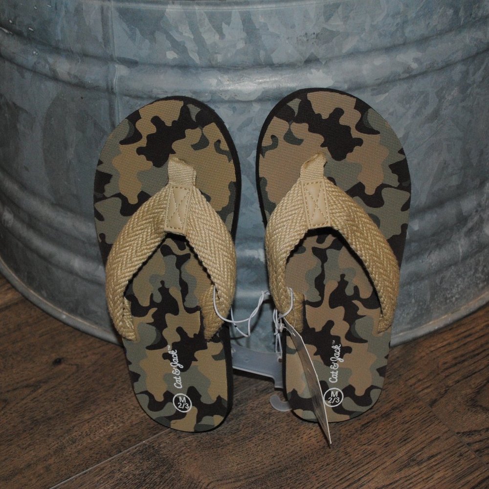 Cat & Jack Camo Hank Flip Flops NIB